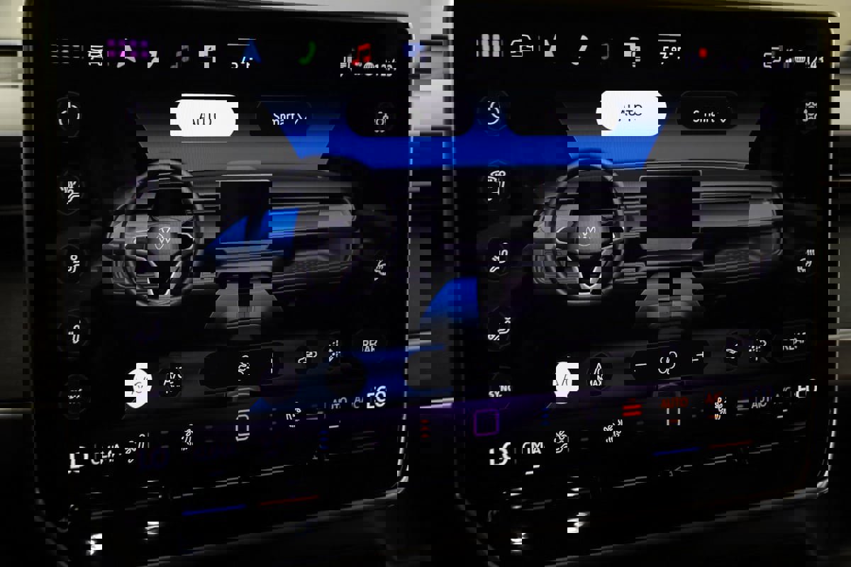 Used 2025 Volkswagen ID. Buzz Pro S image 36