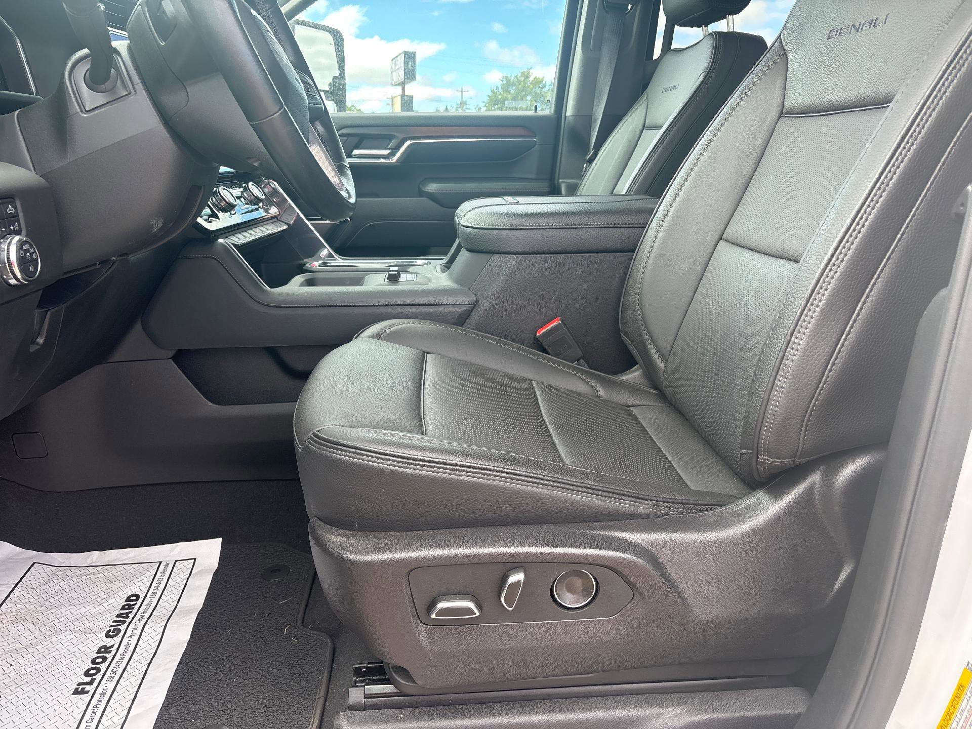 Used 2024 GMC Sierra 2500 Denali w/ Denali Reserve Package image 16