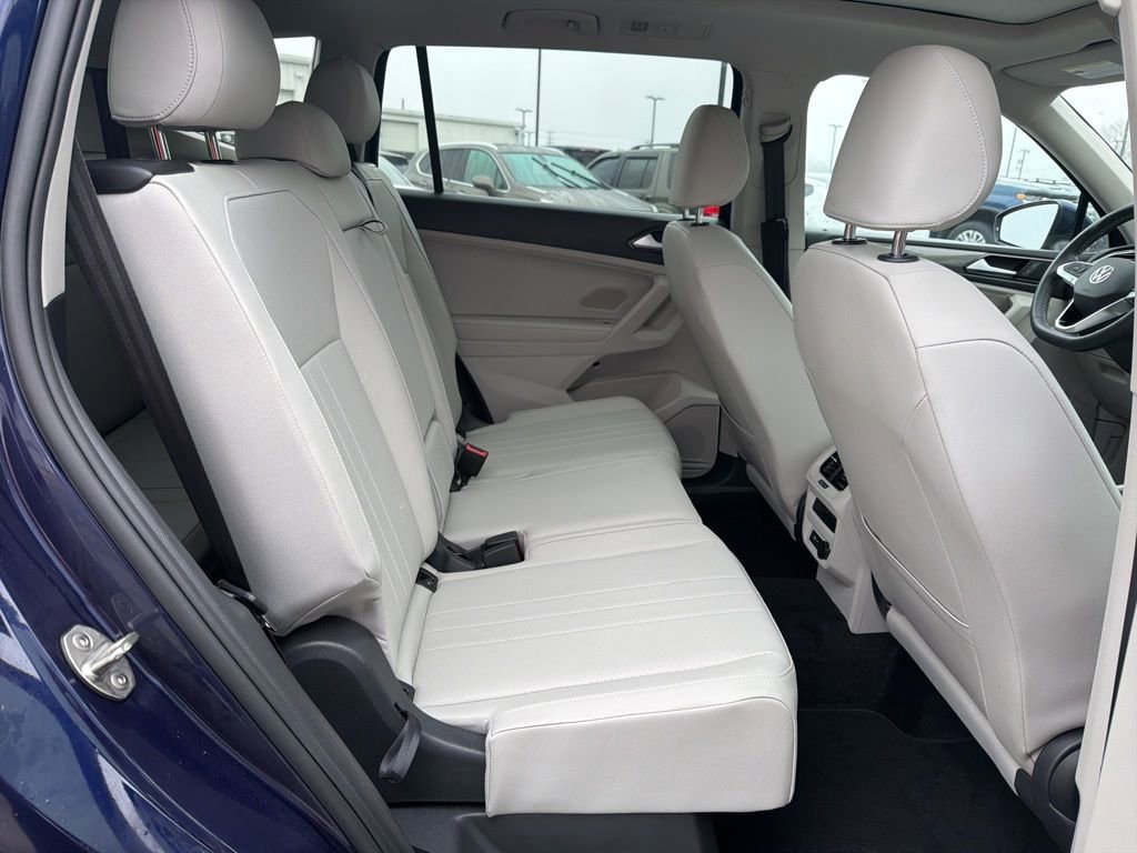 Used 2023 Volkswagen Tiguan SE w/ Panoramic Sunroof Package image 31
