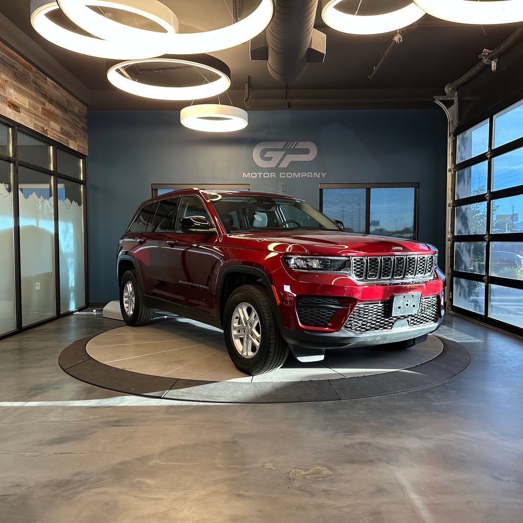 Used 2023 Jeep Grand Cherokee Laredo w/ Luxury Tech Group I