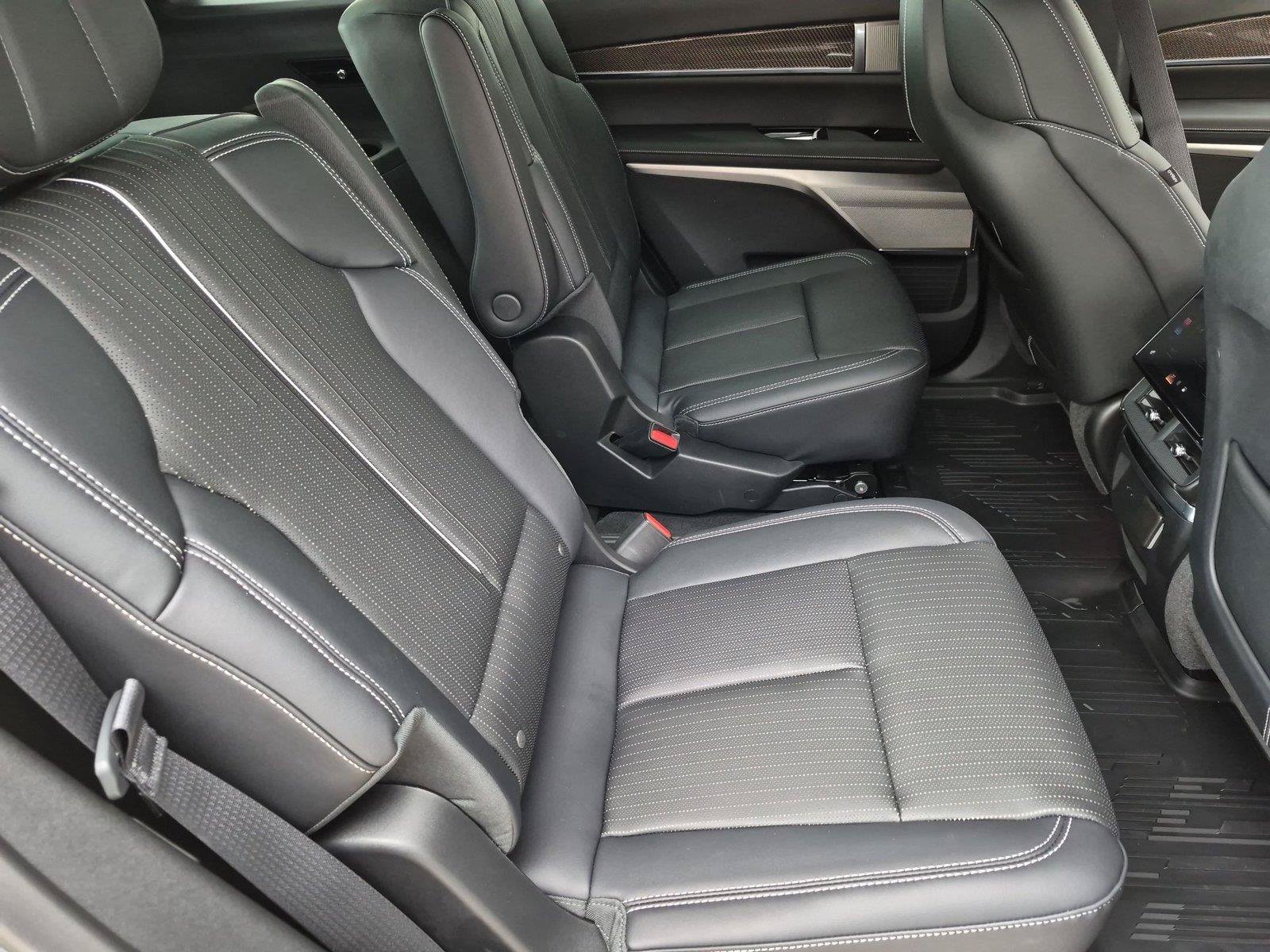 New 2027 Cadillac Vistiq Sport w/ LPO, Floor Liner Package AWD/4WD image 29