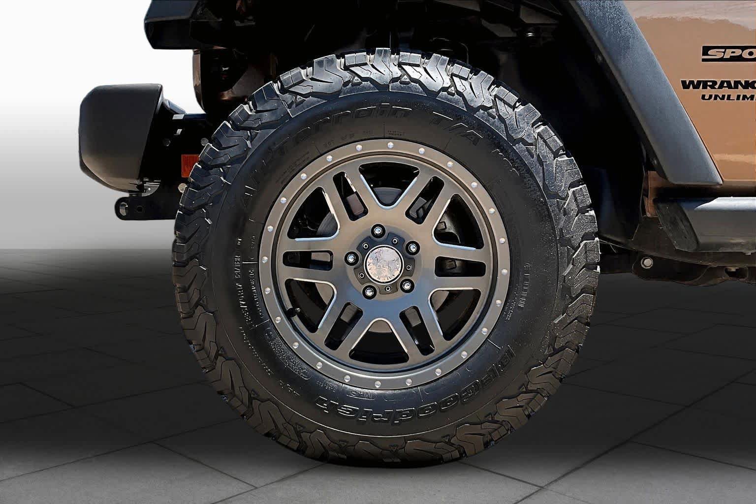 Used 2015 Jeep Wrangler Unlimited Sport w/ Connectivity Group AWD/4WD image 10