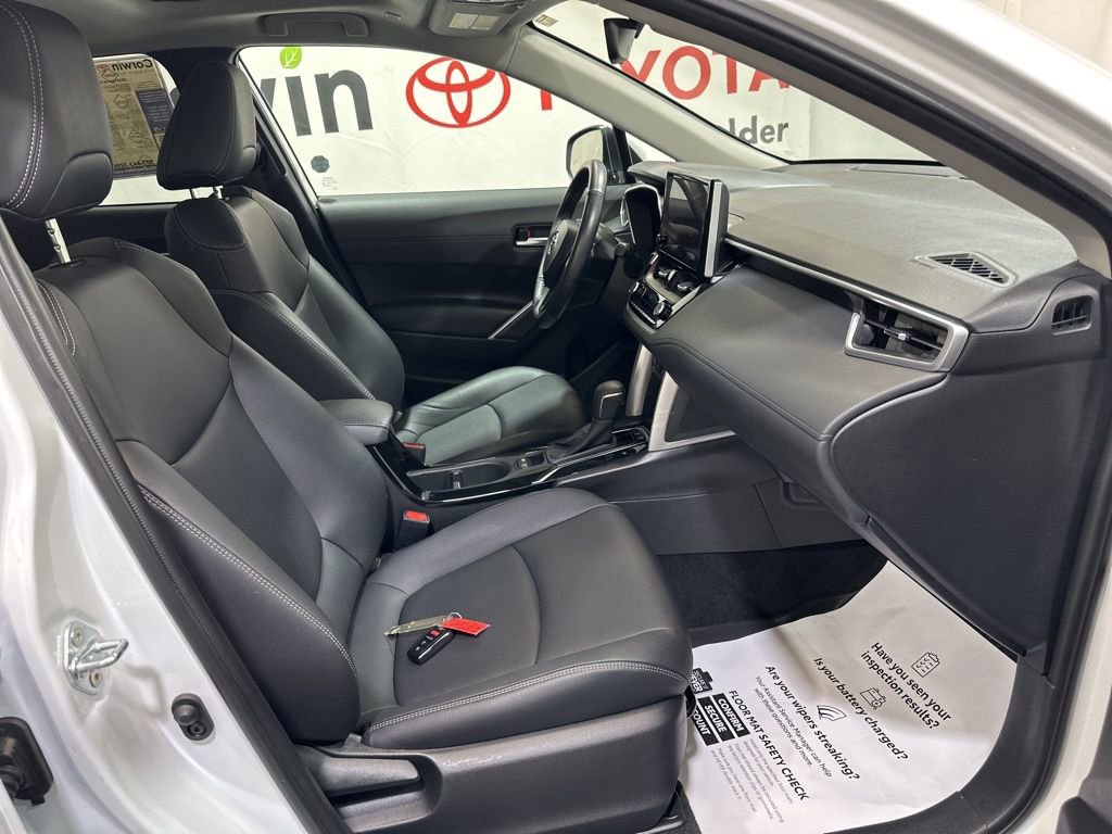 Used 2023 Toyota Corolla Cross XLE w/ Convenience Package FWD image 12