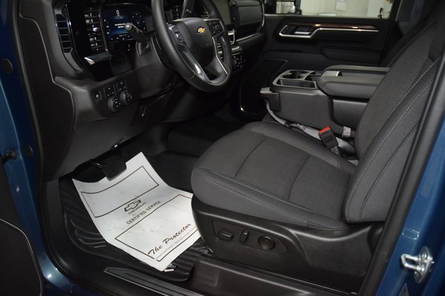 Used 2025 Chevrolet Silverado 2500 LT image 44