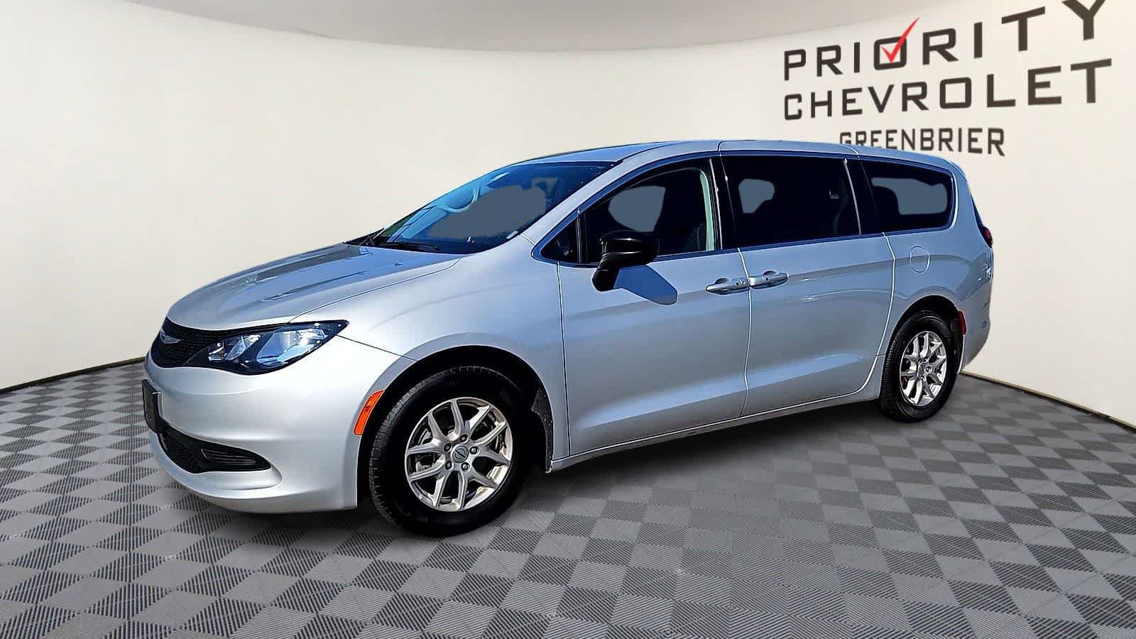 Used 2024 Chrysler Voyager LX FWD image 4