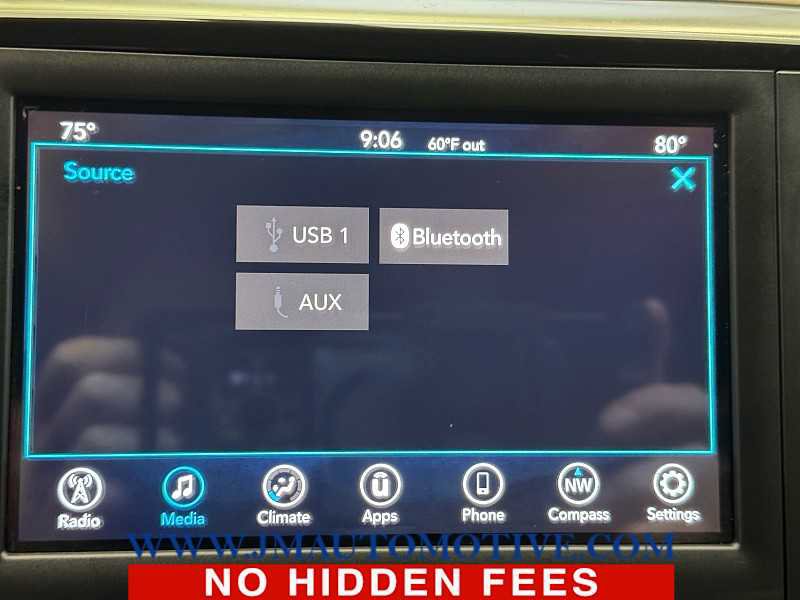 Used 2018 Chrysler Pacifica Touring Plus FWD image 29