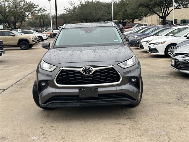 Used 2021 Toyota Highlander XLE image 2