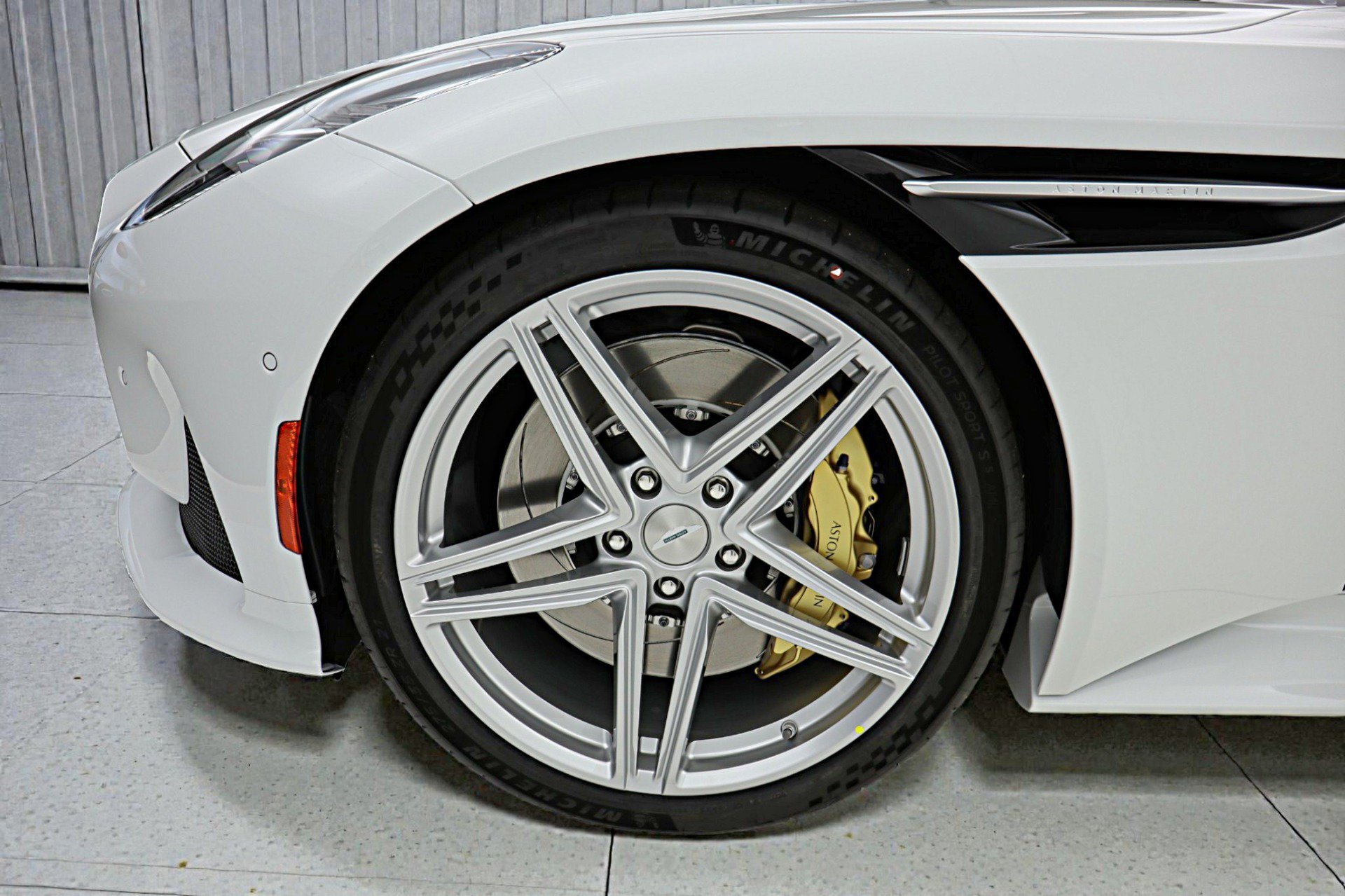 Used 2026 Aston Martin DB12 Convertible RWD image 57