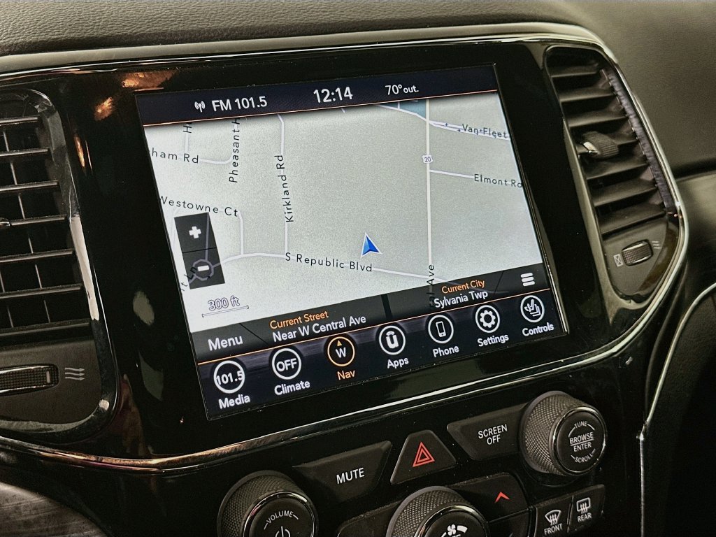 Certified 2020 Jeep Grand Cherokee Limited AWD/4WD image 18