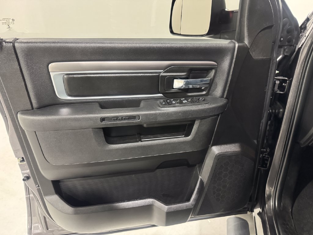 Used 2022 RAM 1500 Warlock AWD/4WD image 17