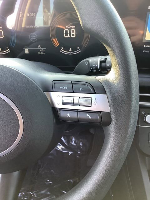 Certified 2025 Hyundai Tucson SE image 28