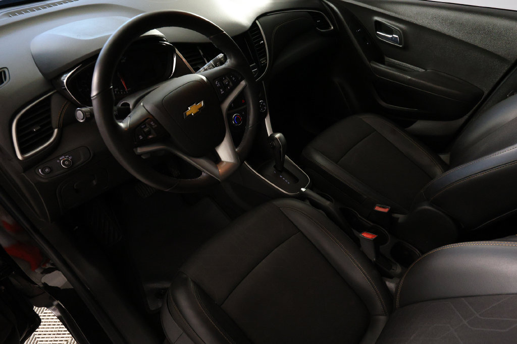 Used 2019 Chevrolet Trax LT w/ LT Convenience Package FWD image 16
