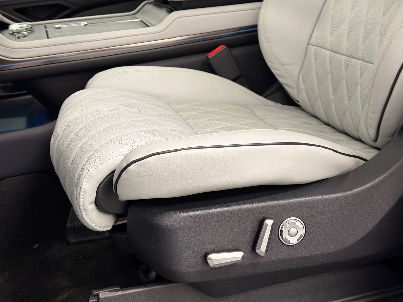 New 2026 Lincoln Navigator Black Label AWD/4WD image 19