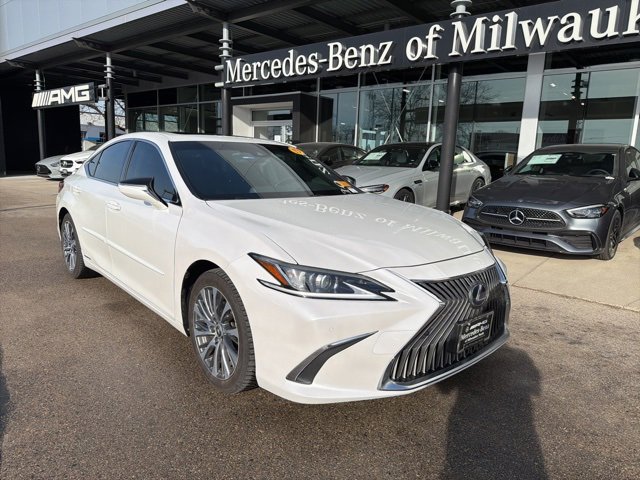 Used 2019 Lexus ES 300h w/ Luxury Package