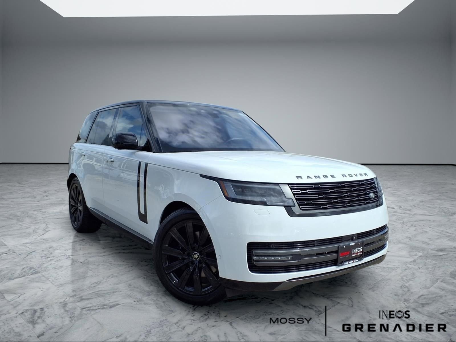 Used 2023 Land Rover Range Rover SE AWD/4WD image 1