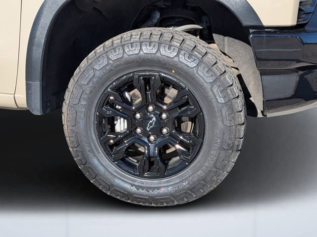 Used 2023 Chevrolet Silverado 1500 ZR2 w/ Technology Package image 9