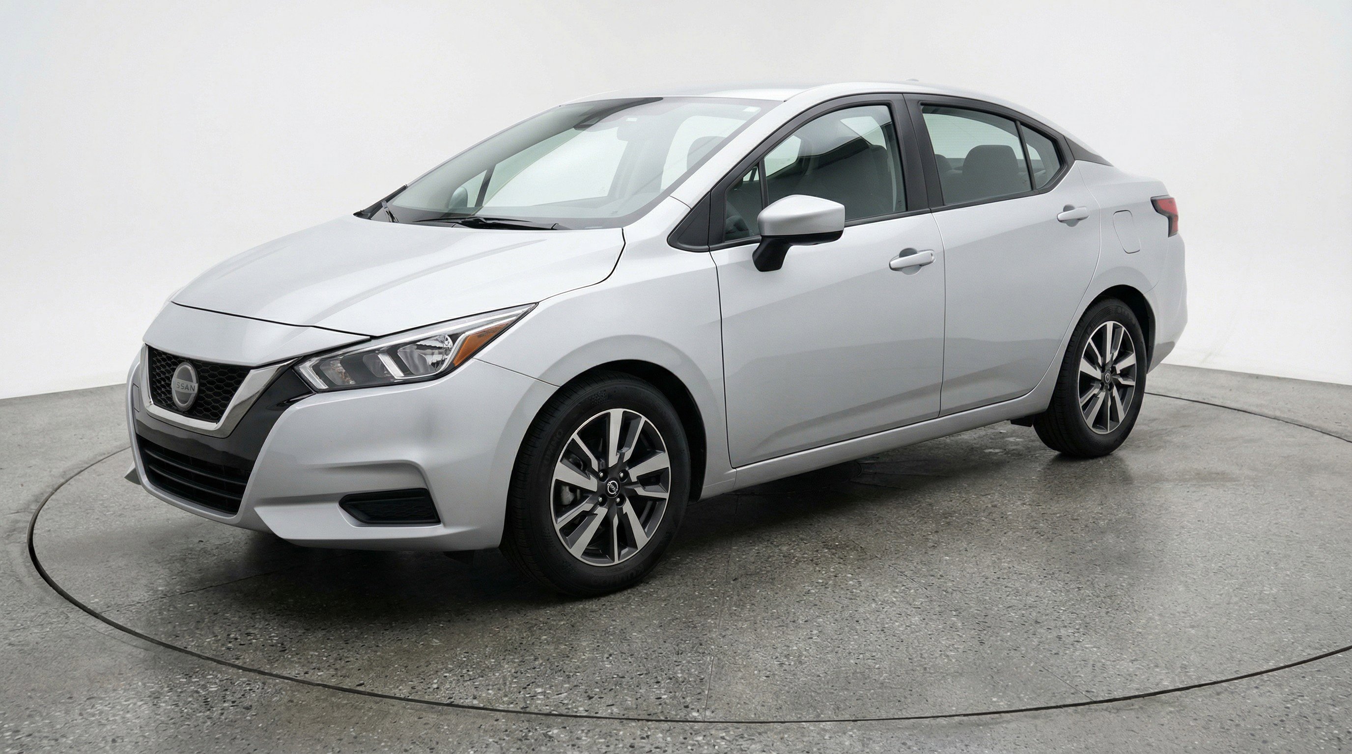 Used 2025 Nissan Versa SV image 3