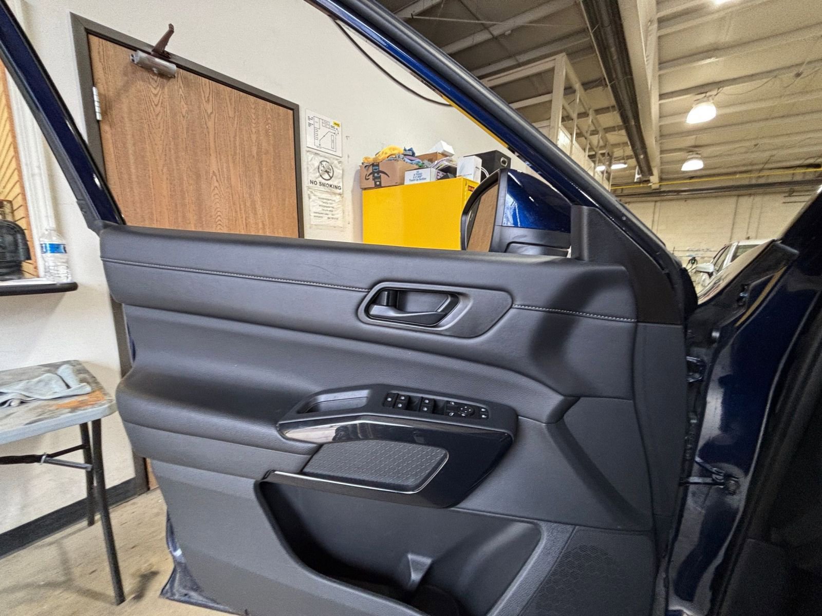 Used 2025 Nissan Pathfinder SV image 18