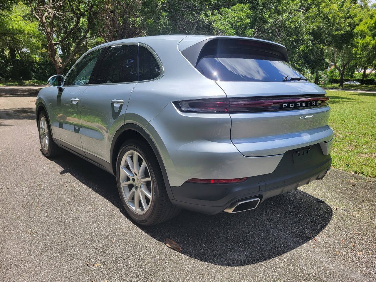 Used 2024 Porsche Cayenne AWD/4WD image 7