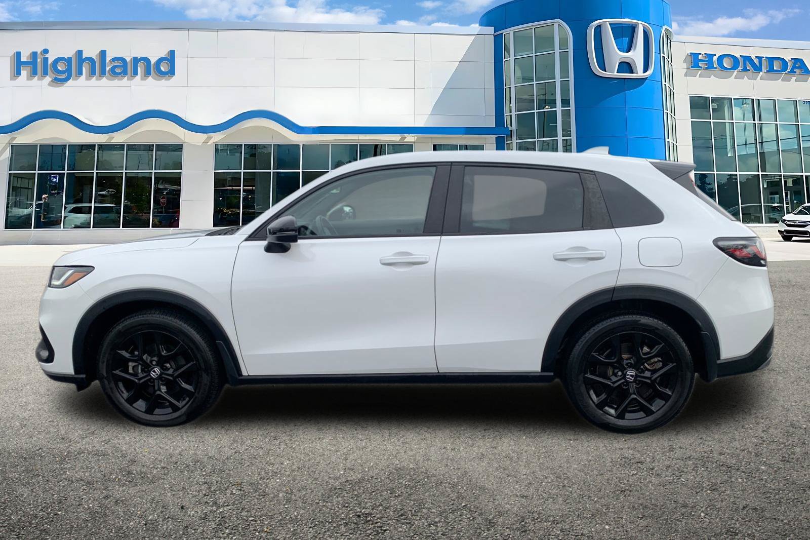 Used 2025 Honda HR-V Sport image 2