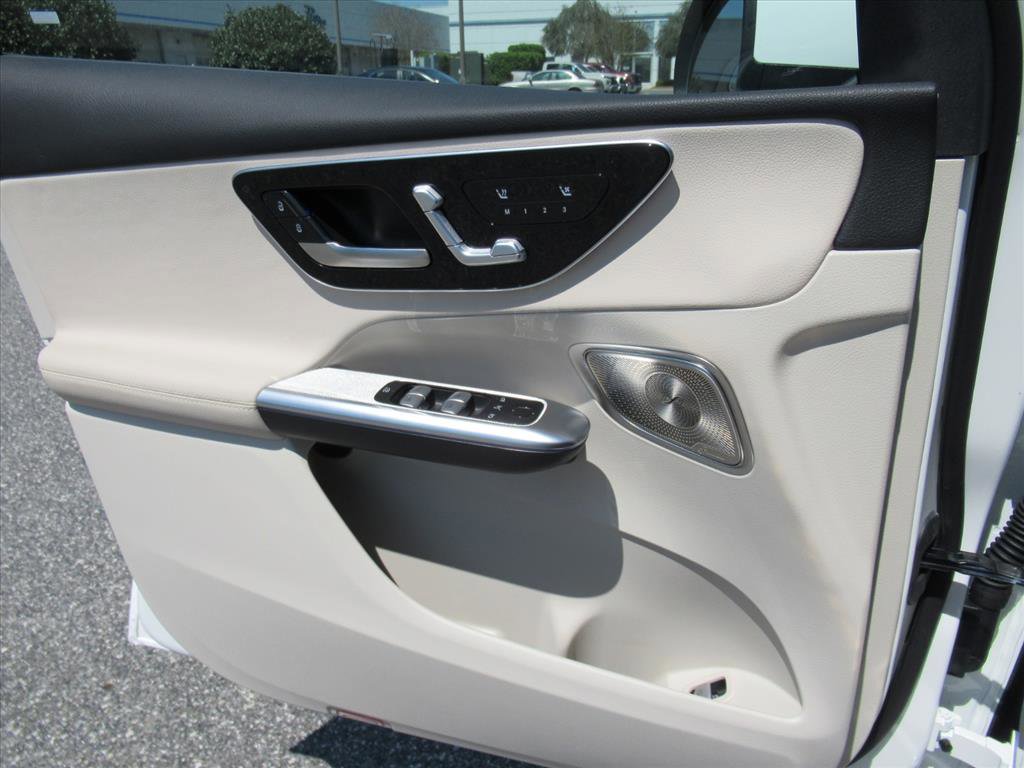 Used 2025 Mercedes-Benz GLC 300 image 18
