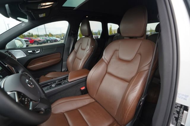 Used 2023 Volvo XC60 T8 Ultimate w/ Climate Package image 31