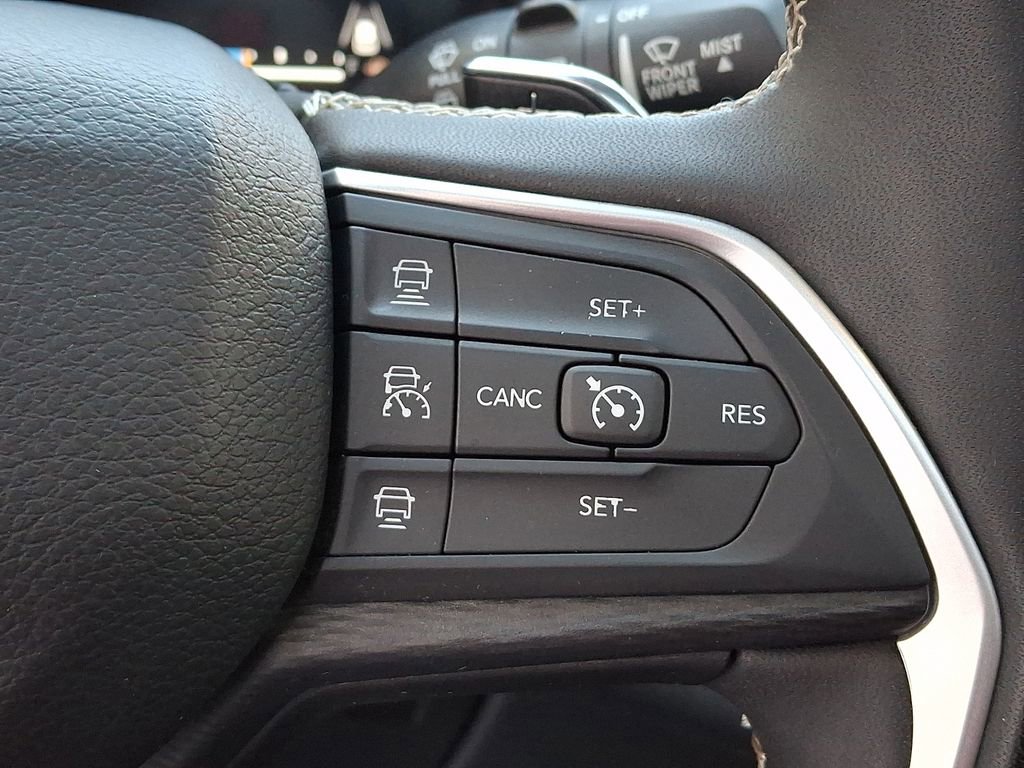 Used 2023 Jeep Grand Cherokee L Laredo AWD/4WD image 25