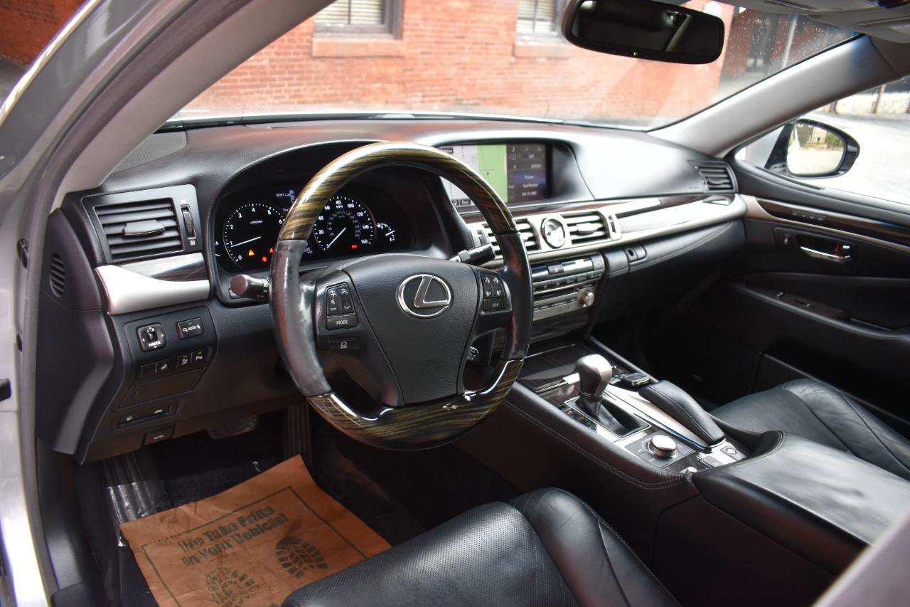 Used 2015 Lexus LS 460 AWD w/ Comfort Package image 11