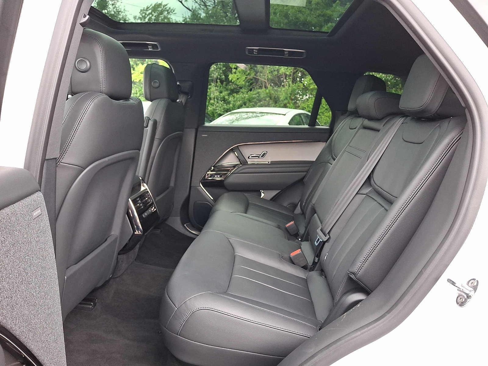 Used 2025 Land Rover Range Rover Sport AWD/4WD image 5