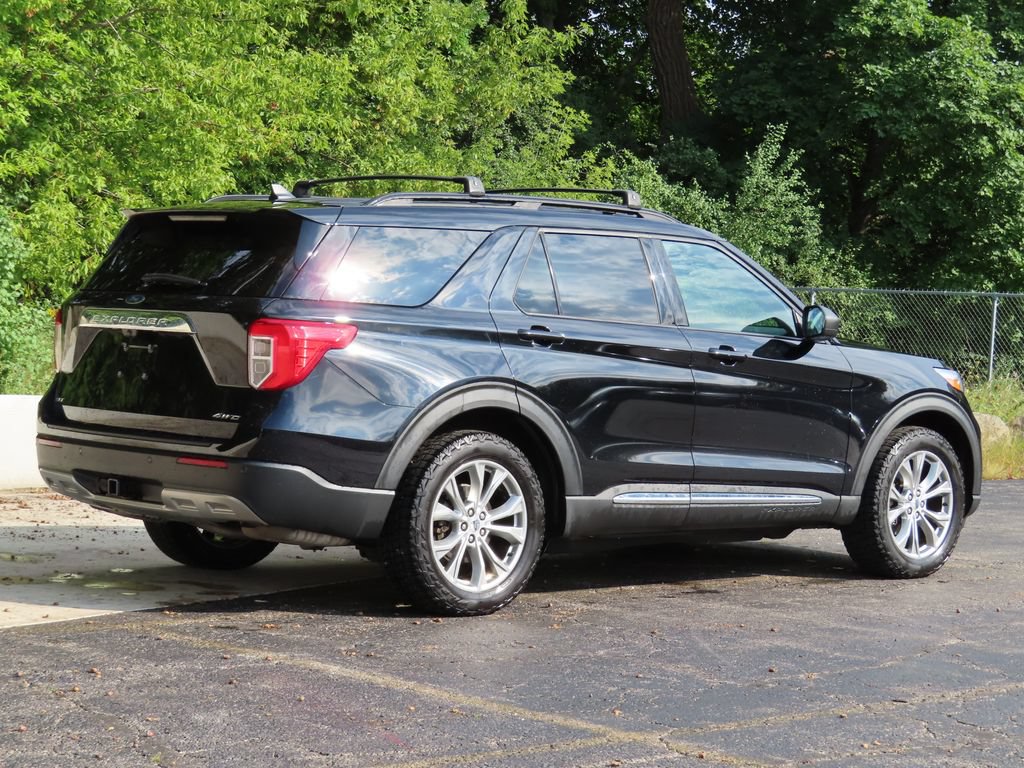 Used 2021 Ford Explorer XLT AWD/4WD image 3
