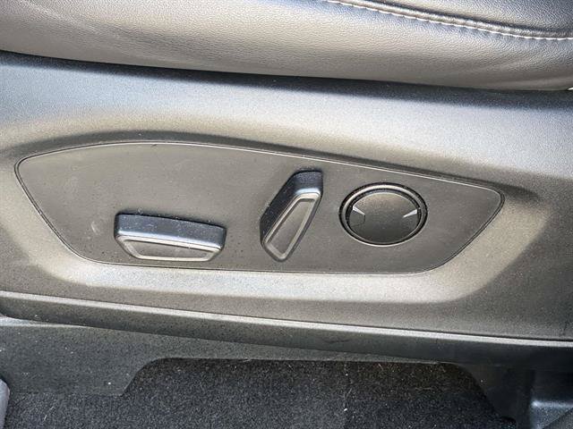 Used 2023 Ford Explorer XLT w/ Equipment Group 202A AWD/4WD image 15