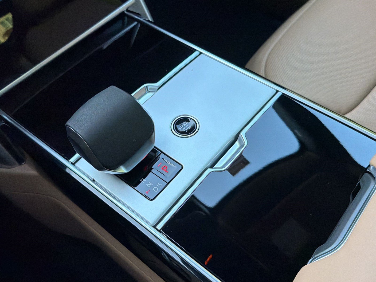 New 2026 Land Rover Range Rover SE AWD/4WD image 18