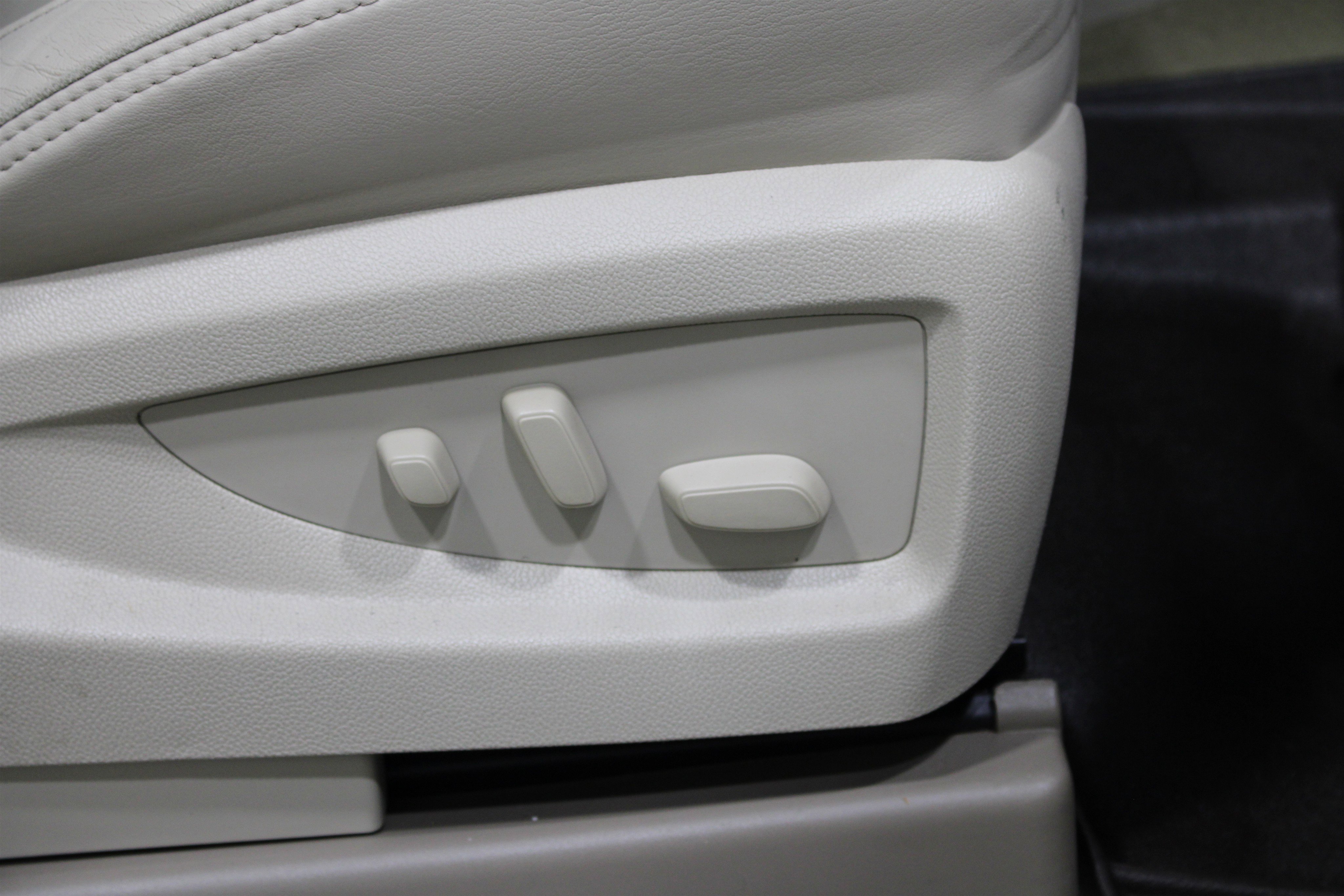 Used 2017 GMC Yukon XL Denali w/ Open Road Package image 32