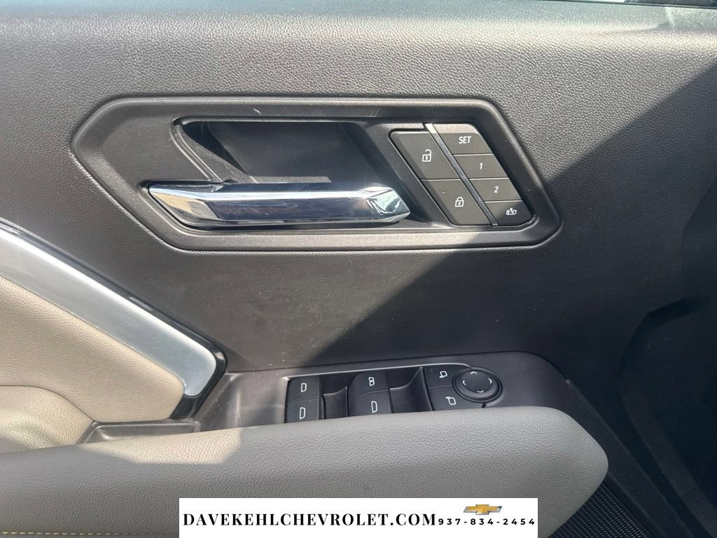 Used 2025 Chevrolet Colorado ZR2 w/ Technology Package AWD/4WD image 11