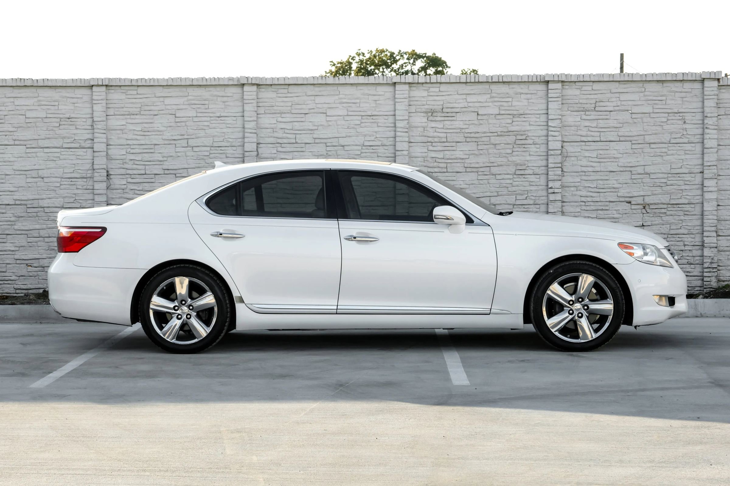 Used 2012 Lexus LS 460 image 8