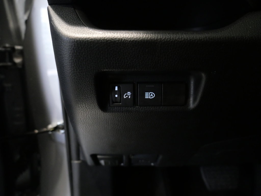 Used 2025 Toyota RAV4 LE AWD/4WD image 31