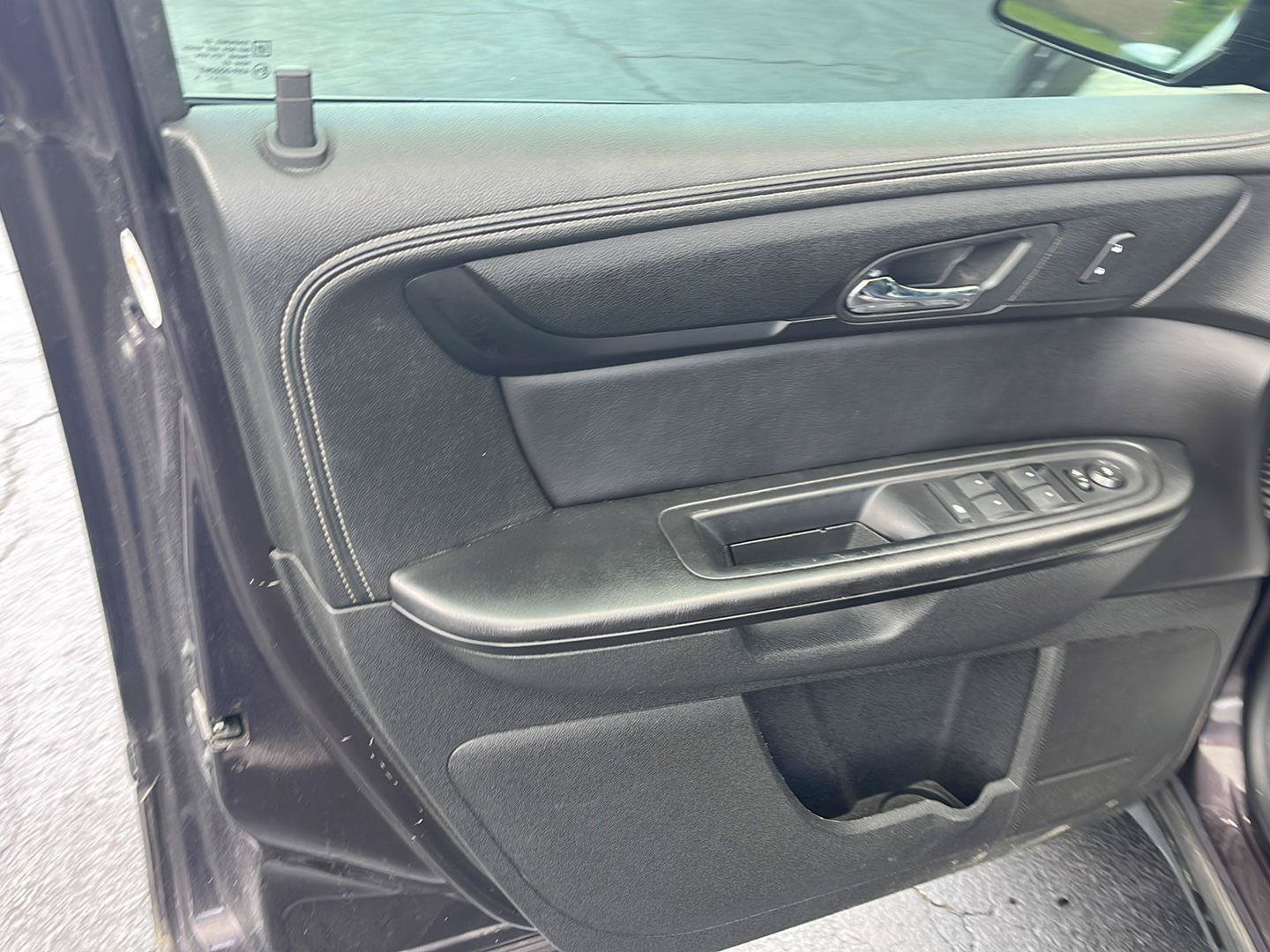 Used 2015 Chevrolet Traverse LT FWD image 17