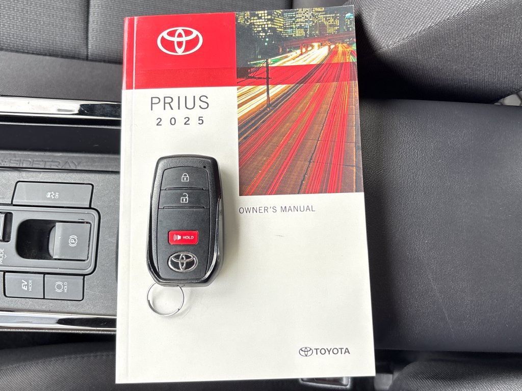 Used 2025 Toyota Prius LE FWD image 19