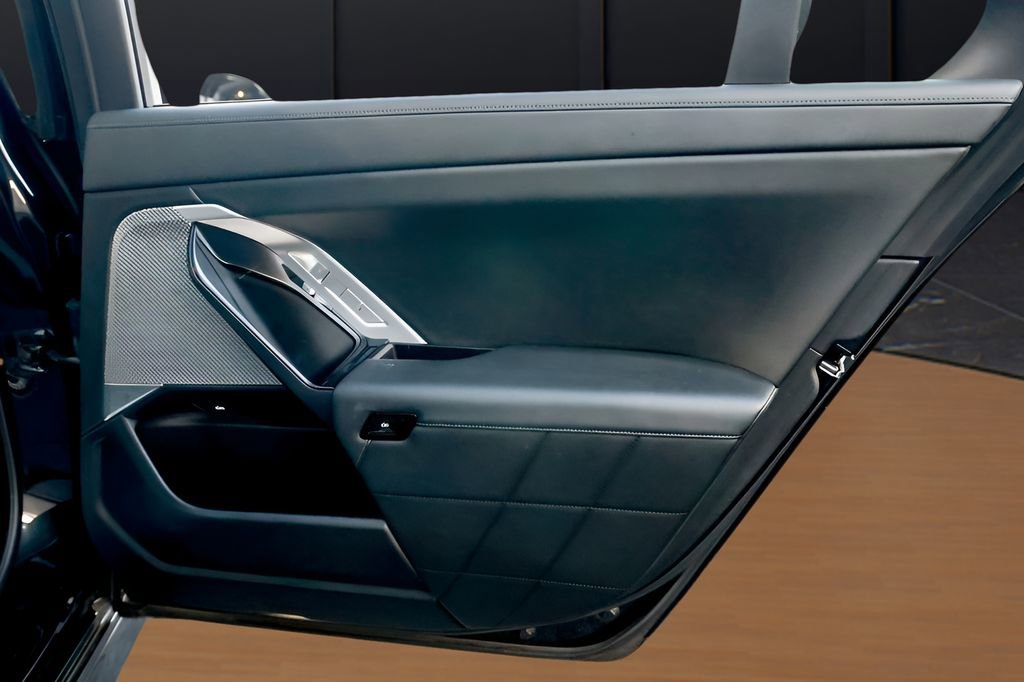 Used 2023 BMW 740i w/ Parking Assistance Package image 27