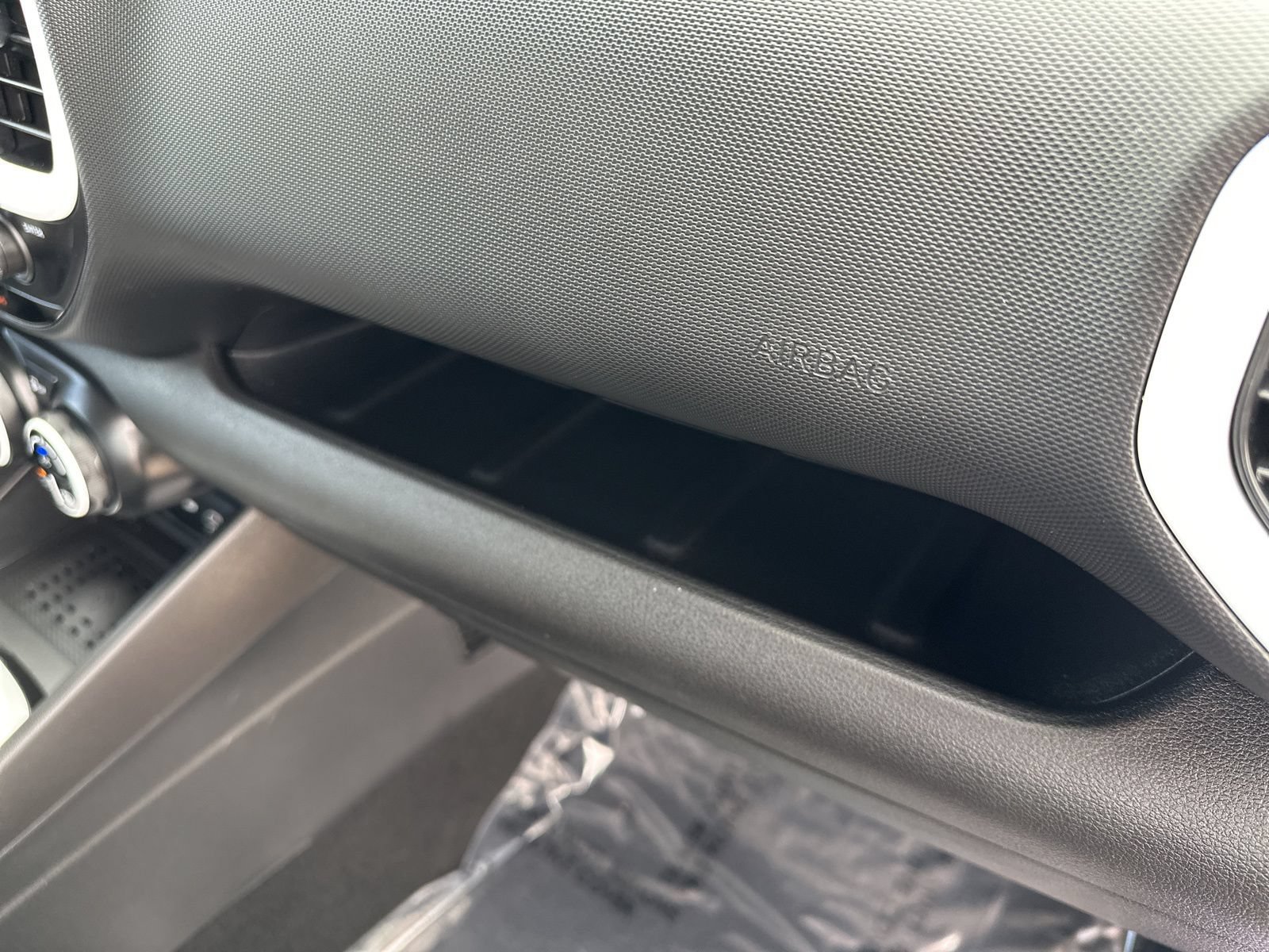 Used 2023 Hyundai Venue Limited FWD image 30