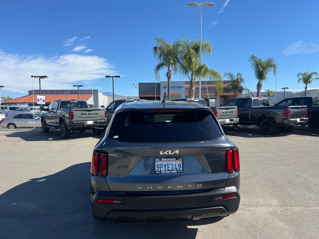 Used 2022 Kia Sorento LX image 7