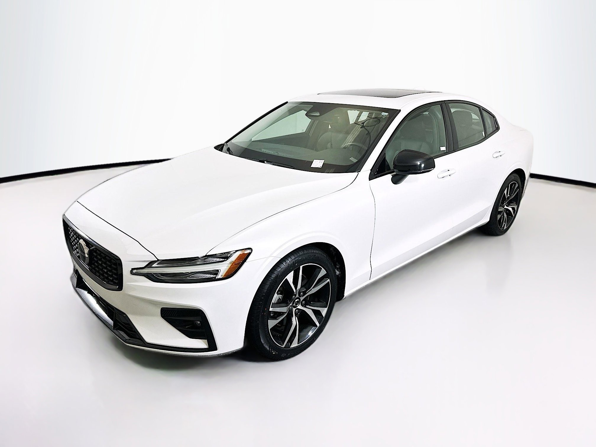 Used 2024 Volvo S60 B5 Core image 3