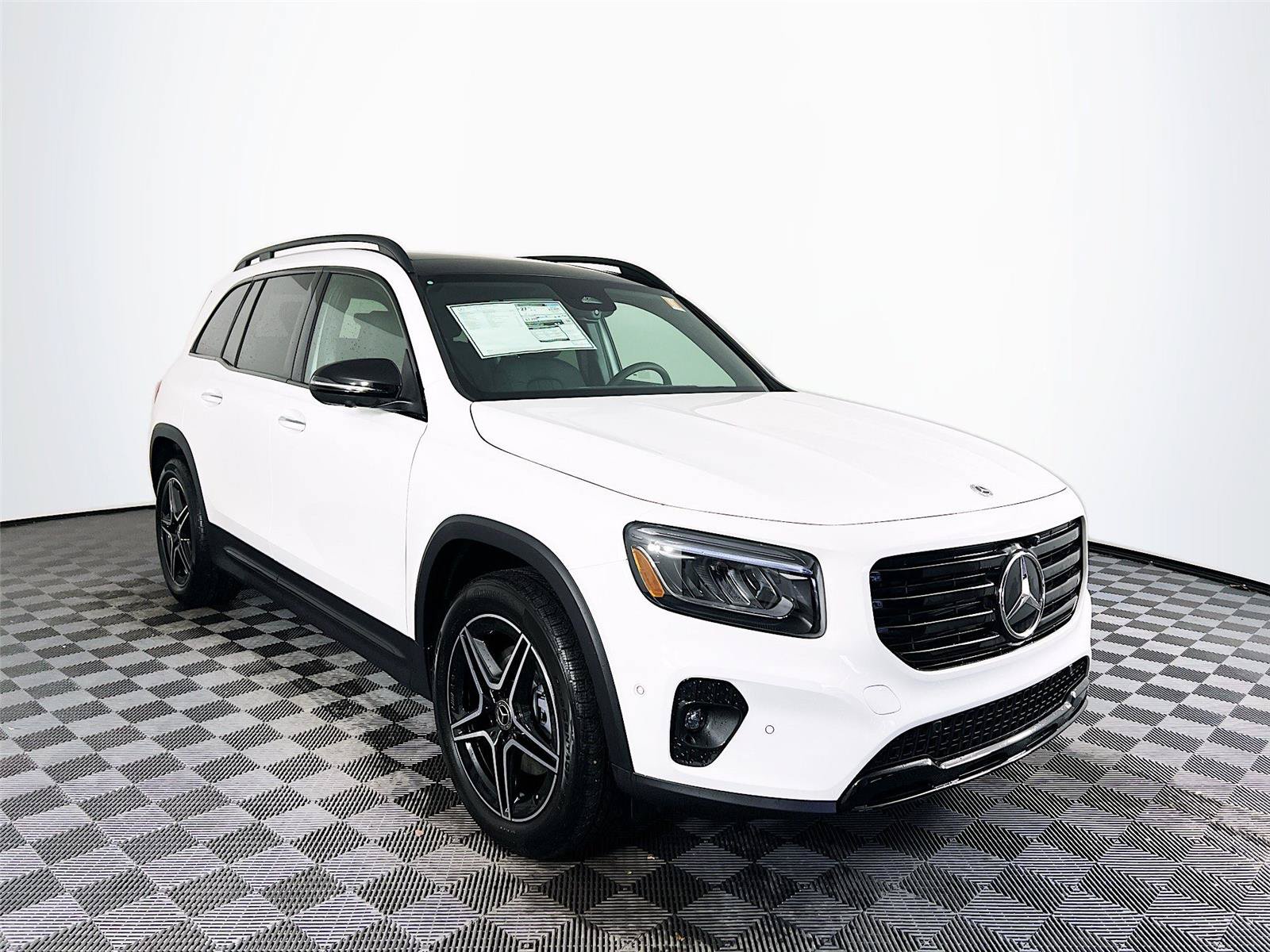 Used 2026 Mercedes-Benz GLB 250 4MATIC image 8
