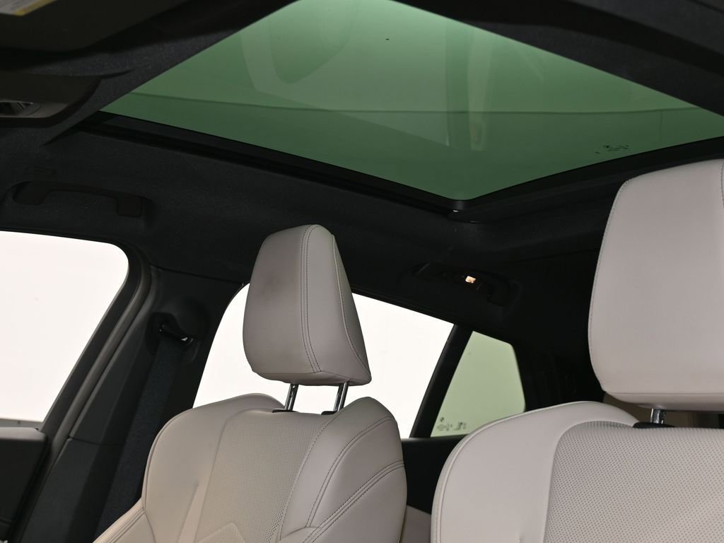 Used 2025 BMW X2 xDrive28i image 11