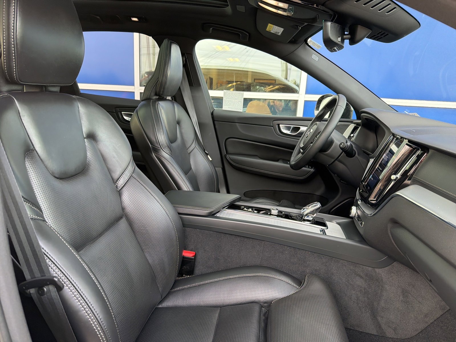 Used 2024 Volvo XC60 B5 Ultimate w/ Protection Package Premier image 13