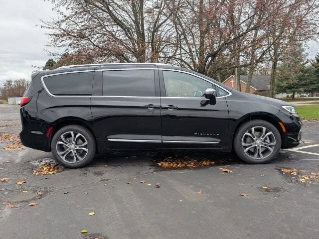 New 2026 Chrysler Pacifica Pinnacle AWD/4WD image 2