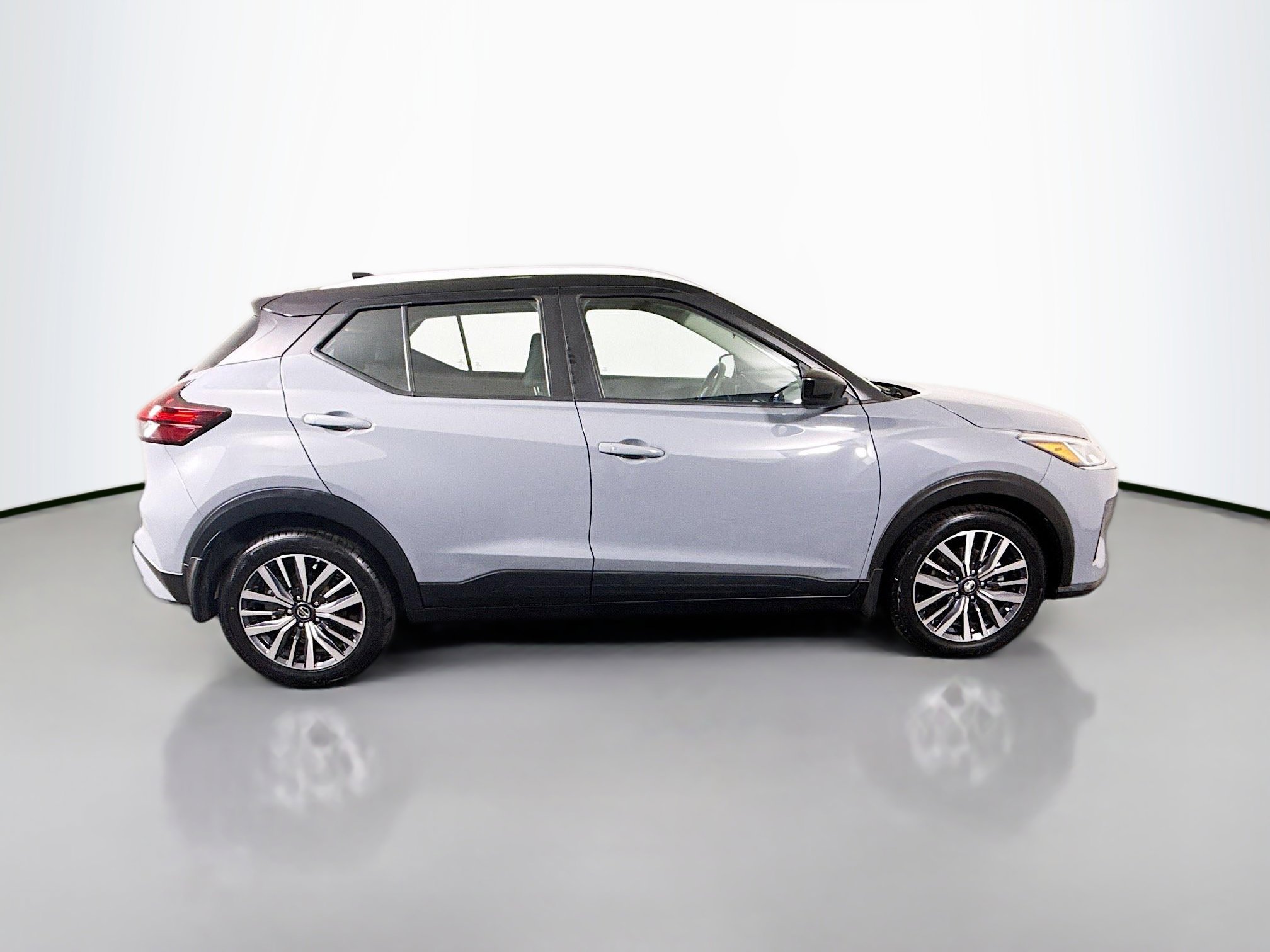 Used 2021 Nissan Kicks SV image 11