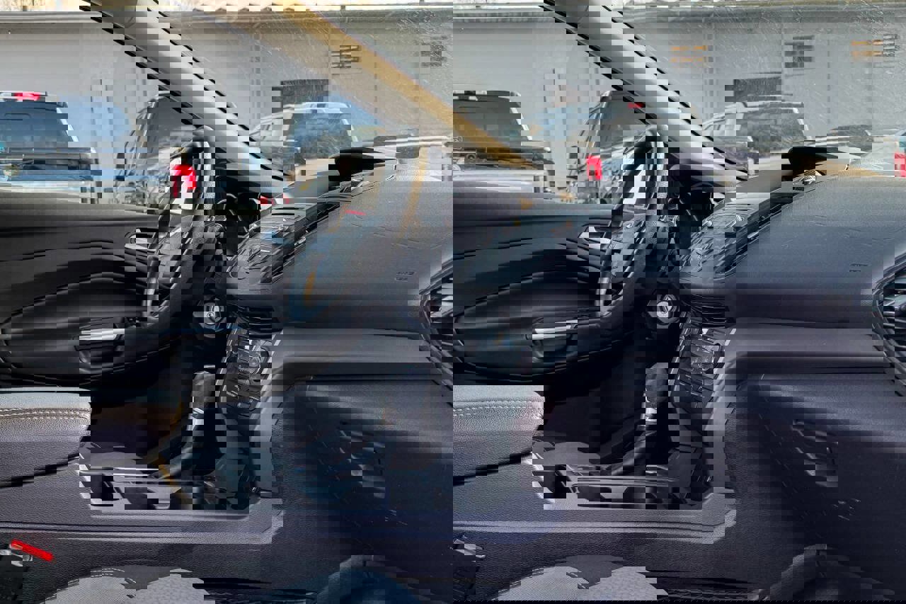 Used 2017 Ford Escape SE w/ SE Cold Weather Package image 11