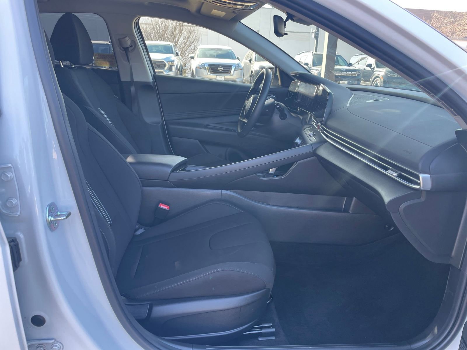 Used 2025 Hyundai Elantra SEL image 40