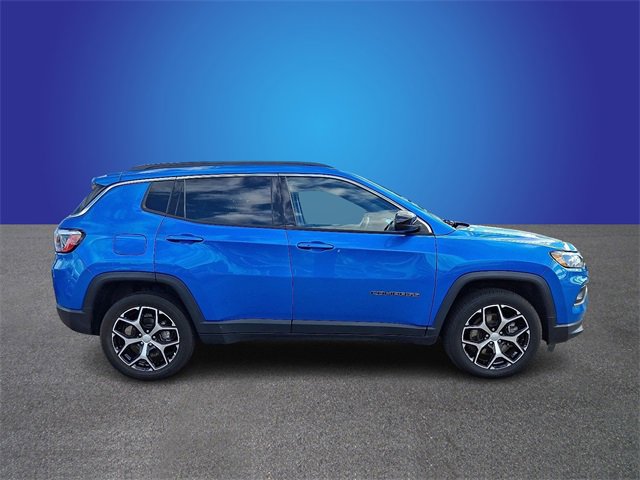 Used 2024 Jeep Compass Latitude image 4